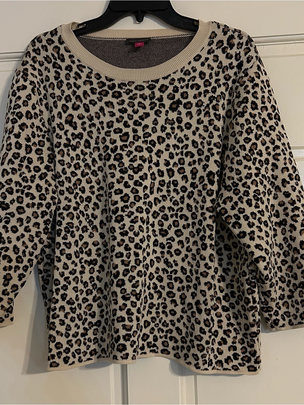 Vince Camuto Cream Leopard
Print Crewneck Knit Sweater XL